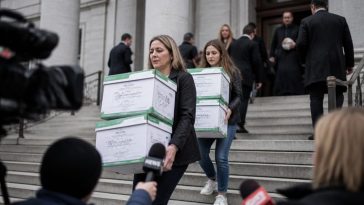 Alberta Delivers 301,620 Signatures as Judge Pauses Vote