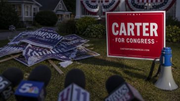 Trump Topples Incumbents, GOP Faces Choice: Back Nominees or Lose