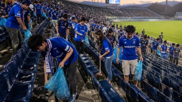 Japanese Fans Shame U.S. With Clean Exit — Teach Kids Better Habits