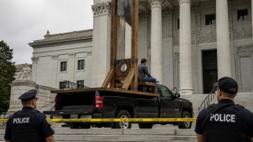 Man With 10‑Foot Guillotine Parked by Capitol Walks Out of Court