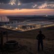 Texas Pauses AI Data Centers, Warns Florida on Water and Power