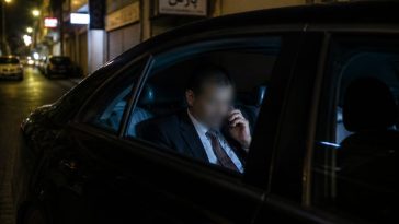 Report: Pezeshkian Heard Only Mojtaba Khamenei's Voice in Tinted Car