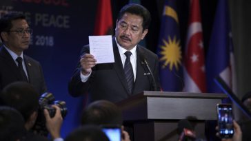 Teodoro Exposes China’s Bullying After Handed Note on Stage