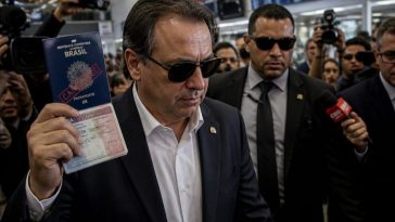 Trump OKs Senator Flávio Bolsonaro's U.S. entry amid passport drama