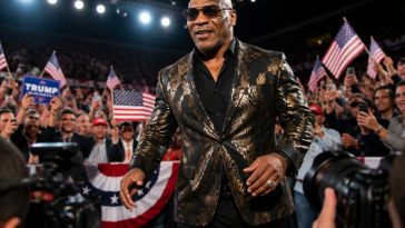 Floyd Mayweather Jr. Stuns at President Donald Trump Rally