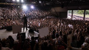 Trump Packs Kansas Arena to Boost Senator Roger Marshall